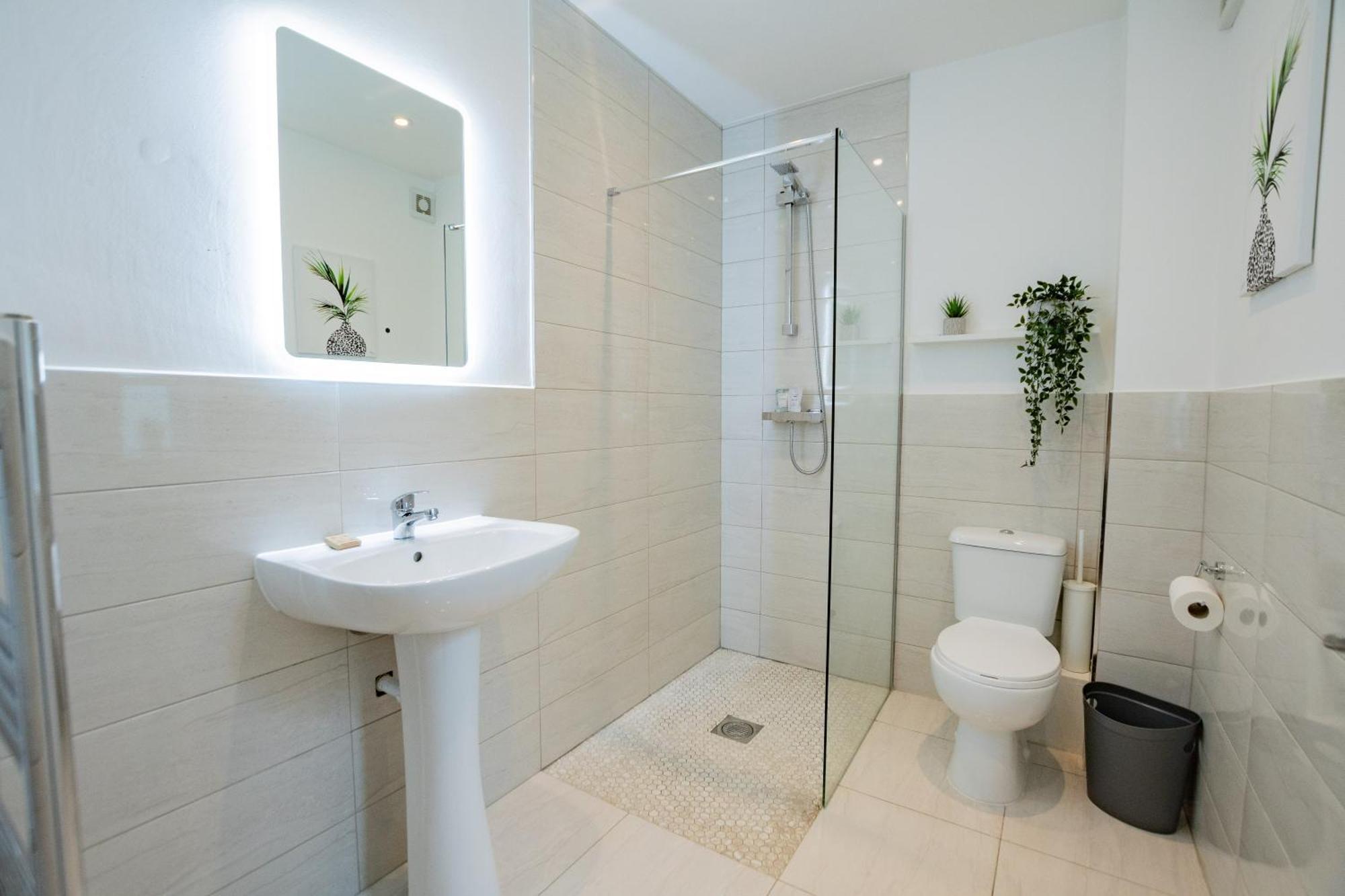 The Large Group House -Sleeps 21 Villa Dublin Buitenkant foto