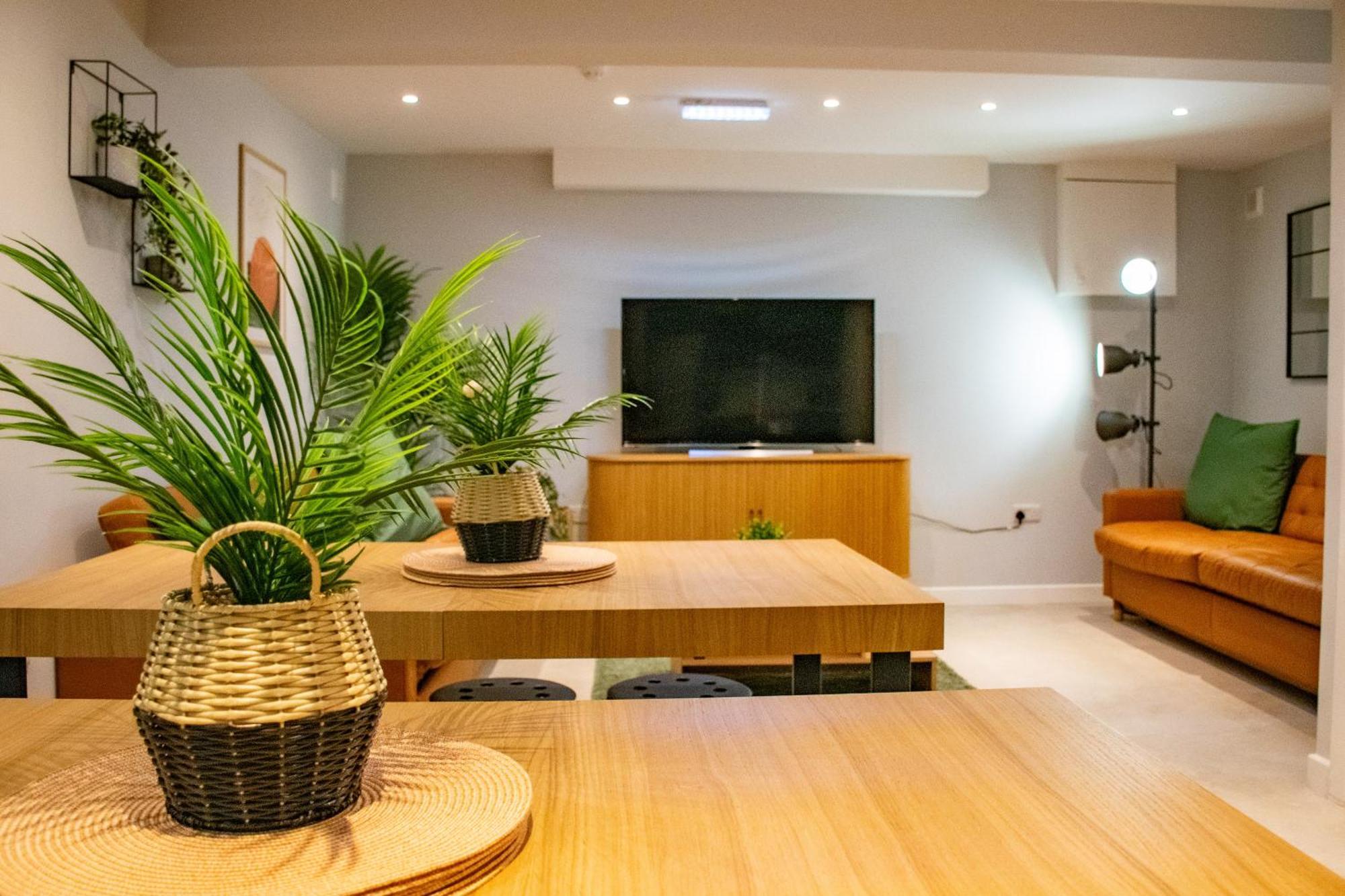 The Large Group House -Sleeps 21 Villa Dublin Buitenkant foto