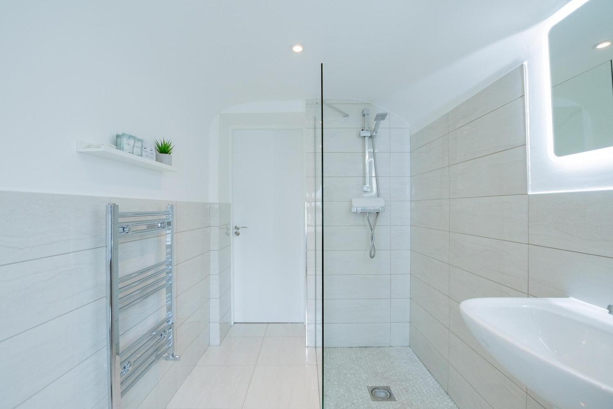The Large Group House -Sleeps 21 Villa Dublin Buitenkant foto